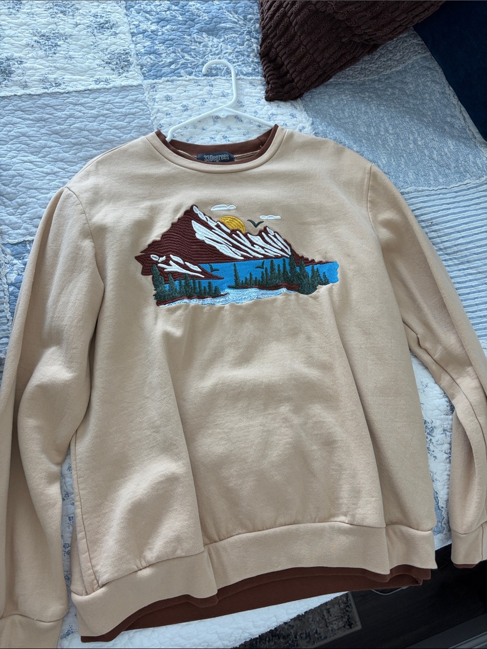 Beige Mountain Embroidered Crewneck Sweatshirt - women’s